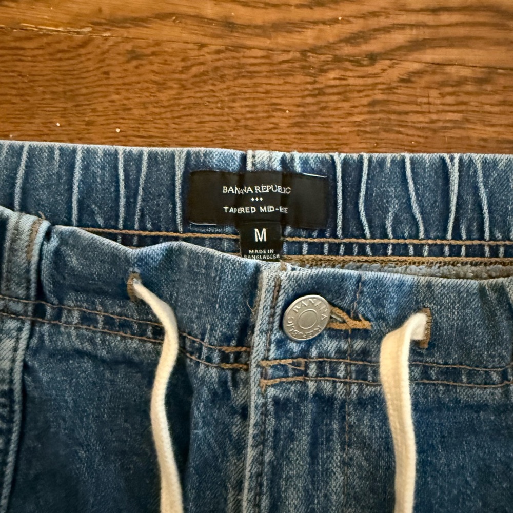 Banana Republic Women’s Blue Mid-Rise Pull on Jeans- barrel fit